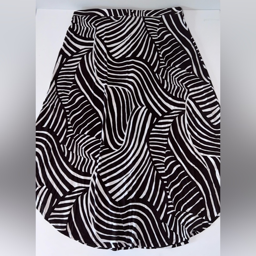 Chico’s Traveller brown/white‎ asymmetrical geometric print MIDI skirt size 3